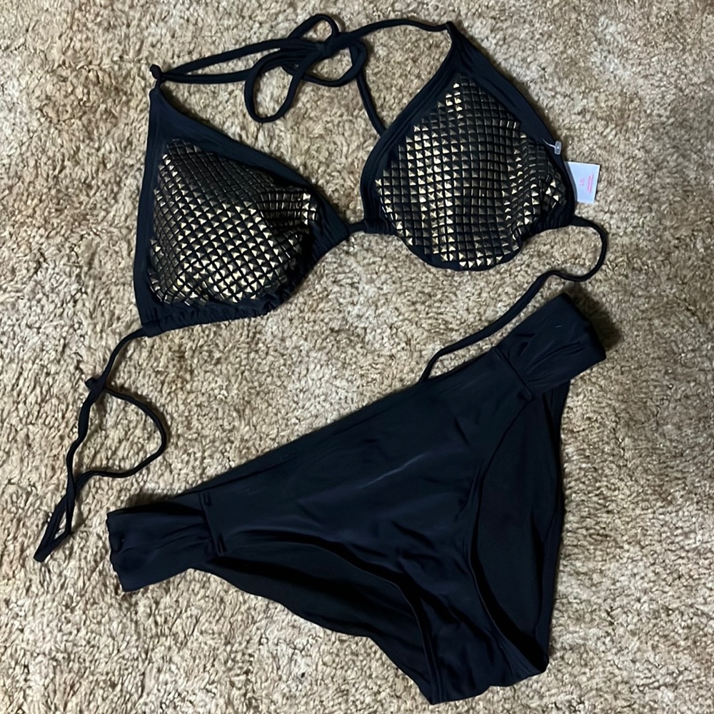 NWOT bikini with studied accents